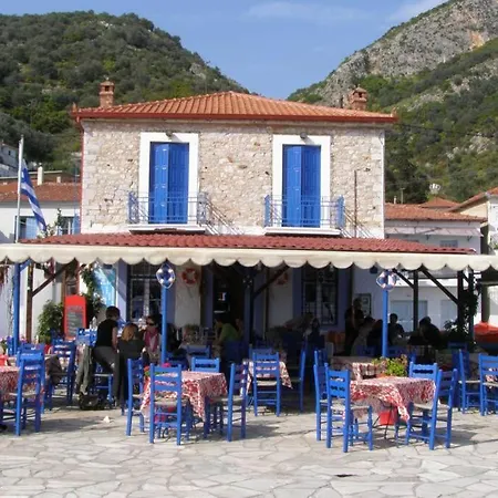 Villa-shelter Surrounded By Olives, Kato Gatzea, Pilio ヴィラ