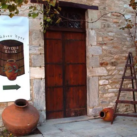 Villa-shelter Surrounded By Olives, Kato Gatzea, Pilio カト・ガッゼア